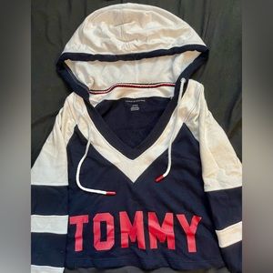 Cropped Tommy Hilfiger Long Sleeve with Hood